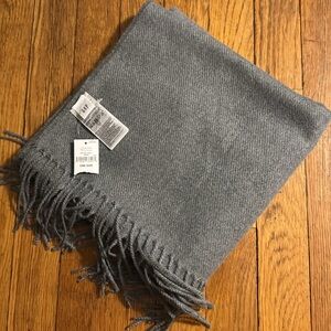 🧣GAP light gray scarf. NWT.